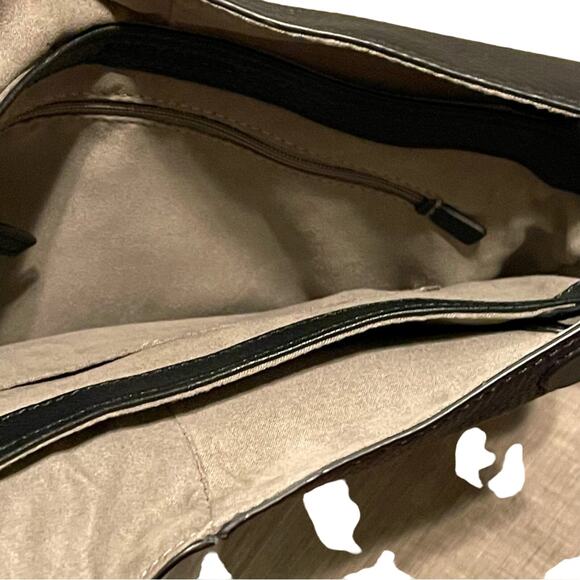 Vince Camuto Black Leather Hobo Shoulder Bag Gold Hardware Zip Lining - Picture 12 of 15